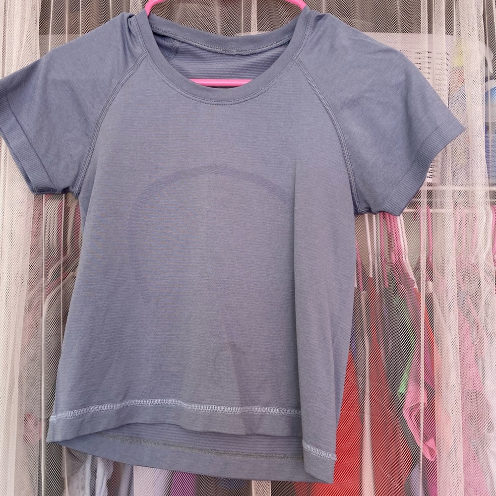 Size 4 Lululemon swiftly tech short sleeve